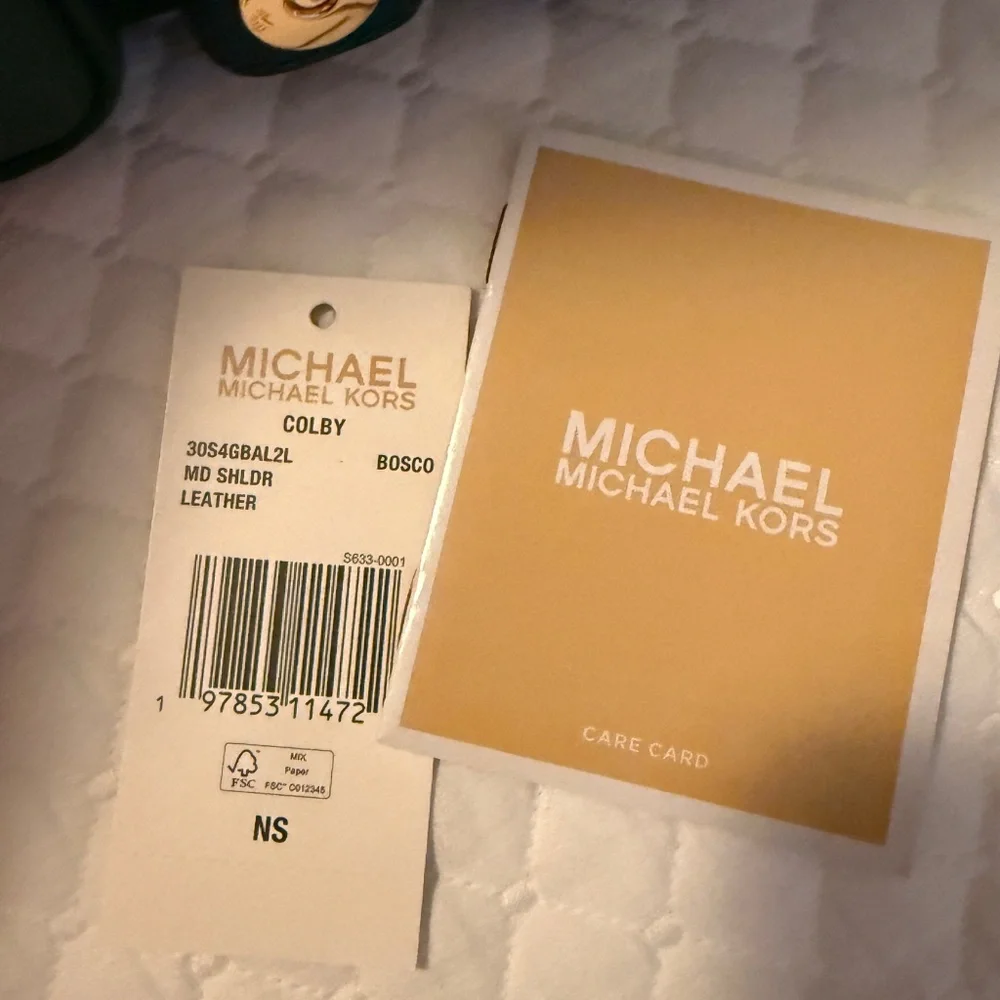 Michael Kors Colby Medium Shoulder Bag in Bosco (Green) - Picture 11 of 11